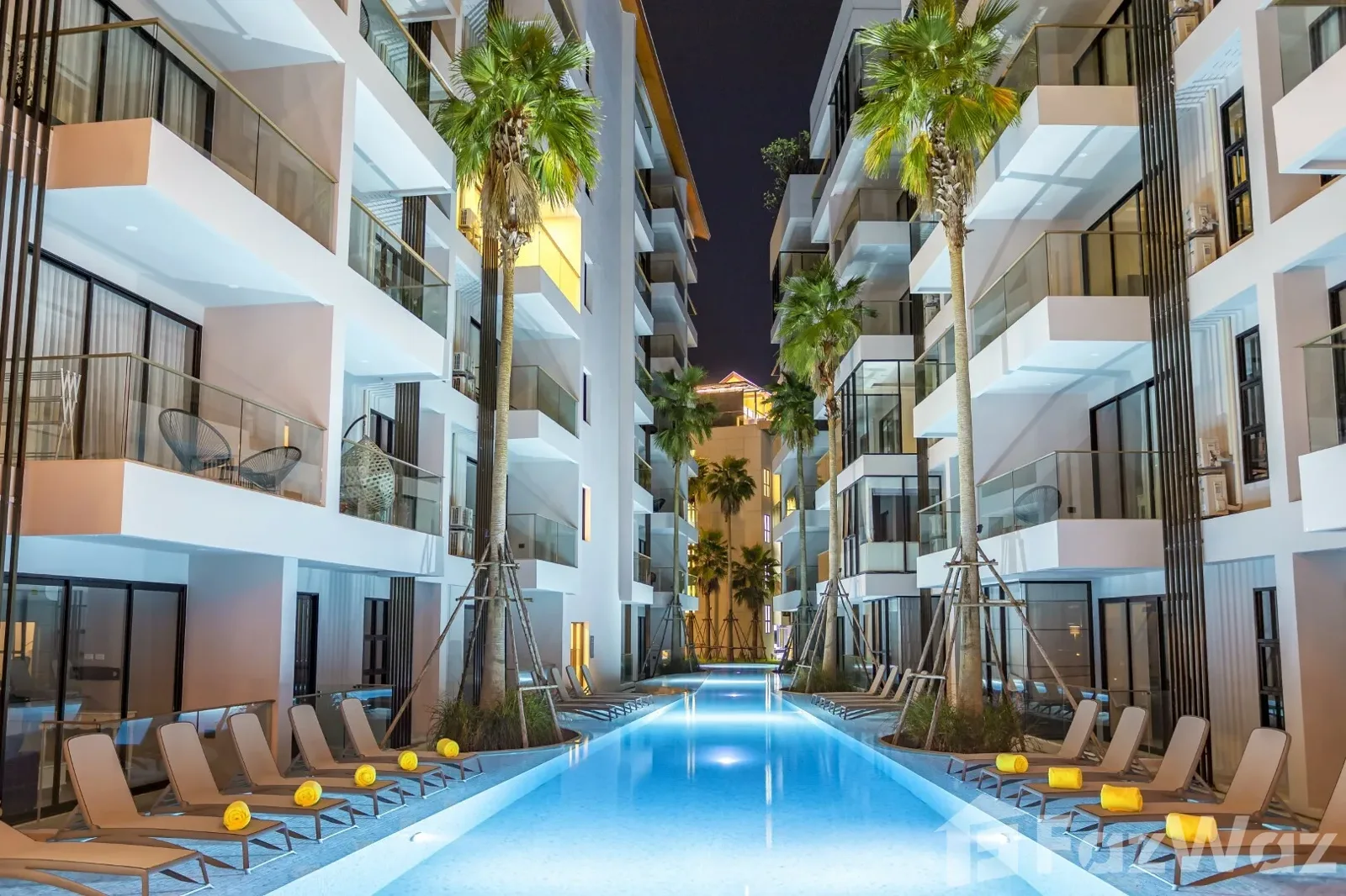Palmyrah Surin Beach Residence · Palmyrah Surin Beach Residence · Бассейн во дворе